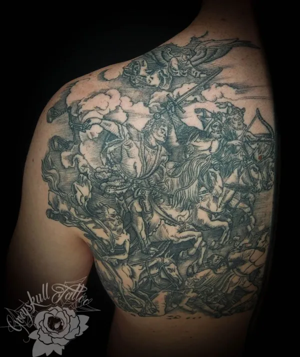 Großflächiges Rückentattoo mit den vier apokalyptischen Reitern im Stil eines Kupferstichs